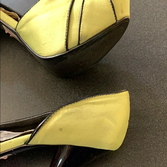 Lime green and black high heel shoe - Picture 5 of 8